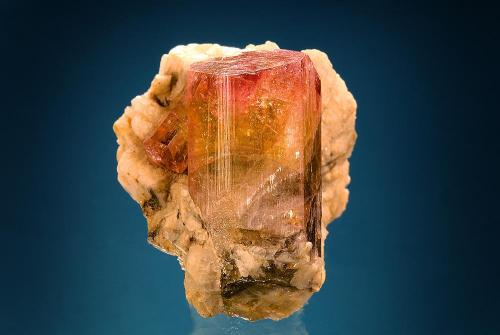 Elbaite<br />Cantera Grotta d'Oggi, San Piero in Campo, Campo nell'Elba, Isla de Elba, Provincia Livorno, Toscana, Italia<br />20 mm<br /> (Author: Gerhard Brandstetter)