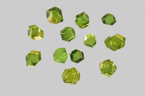 Andradite (variety demantoid)<br />Mina Sferlùn asbestos, Vallone del Cengiaccio, Lanzada, Valmalenco, Provincia Sondrio, Lombardía, Italia<br />Crystals around 3 mm<br /> (Author: Gerhard Brandstetter)