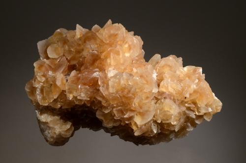 Calcite<br />Mina Annabel Lee, Sub-Distrito Harris Creek, Condado Hardin, Illinois, USA<br />7.5 x 13.0 cm<br /> (Author: crosstimber)