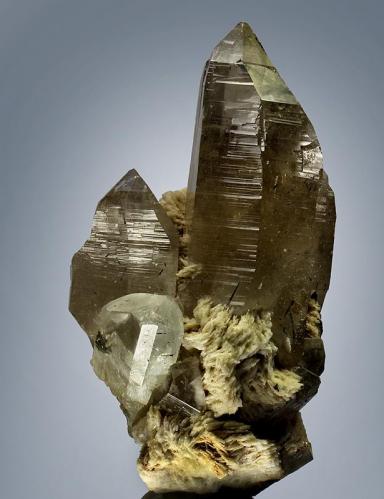 Topaz on Smoky Quartz, Albite and Schorl<br />Kleine Spitzkoppe, Zona Spitzkopje, Distrito Karibib, Región Erongo, Namibia<br />12 cm<br /> (Author: Gerhard Brandstetter)