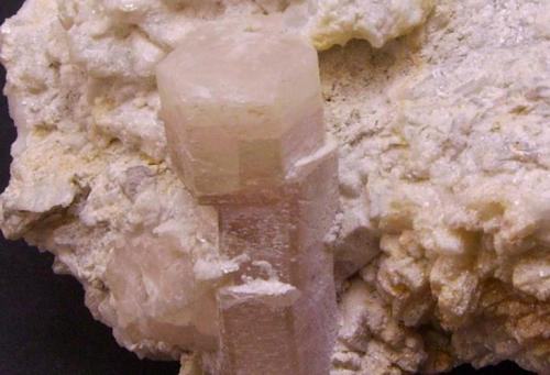 Fluorapatito<br />Distrito Skardu, Gilgit-Baltistan (Áreas del Norte), Paquistán<br />7,7 x 7 x 4,5 cm<br /> (Autor: Antonio Alcaide)