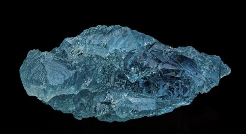 Beryl (variety aquamarine)<br />Pedra Azul (Fortaleza), Jequitinhonha, Minas Gerais, Brasil<br />6.1 x 3.1 cm<br /> (Author: am mizunaka)