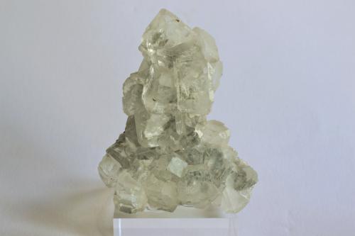 Fluorita<br />Mina Xianghuapu, Xianghualing, Linwu, Prefectura Chenzhou, Provincia Hunan, China<br />8 x 6,7 x 3,5 cm<br /> (Autor: Raul S. Llorente)