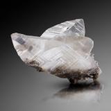 Quartz (japan law twin)Brumado, Bahia, Región Nordeste, Brasil6 x 6.5 x 11.5 cm / main crystal: 11.3 cm (Author: MIM Museum)