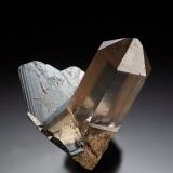 HematiteCavradi, Valle Curnera, Tujetsch (Tavetsch), Valle Vorderrhein, Grisones (Grischun; Graubünden), Suiza5.5 x 4.5 x 5 cm / main crystal: 4.8 cm (Author: MIM Museum)