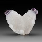 Quartz (variety amethyst)Andilamena, Distrito Andilamena, Provincia Toamasina (Tamatave), Región Alaotra-Mangoro, Madagascar2 x 6 x 5 cm / main crystal: 5.1 cm (Author: MIM Museum)