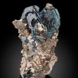 Hematites<br />Cavradi, Valle Curnera, Tujetsch (Tavetsch), Valle Vorderrhein, Grisones (Grischun; Graubünden), Suiza<br />7 x 6.5 x 12 cm / cristal principal: 5.2 cm<br /> (Autor: Museo MIM)