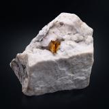 Sphalerite (variety cleiophane) on DolomiteCantera Lengenbach, Fäld, Valle Binn (Binntal), Wallis (Valais), Suiza4 x 6 x 4 cm / main crystal: 1.0 cm. (Author: MIM Museum)