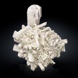 OrthoclaseDistrito Karibib, Región Erongo, Namibia23 x 15 x 28 cm / main crystal: 10.6 cm. (Author: MIM Museum)