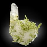 Pollucite with Tourmaline (Group), Quartz and OrthoclaseChhappu, Distrito Shigar, Gilgit-Baltistan (Áreas del Norte), Paquistán15.5 x 16.5 x 13.5 cm / main crystal: 11.8 cm. (Author: MIM Museum)