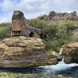 Las tobas y el basalto han sido fuertemente erosionados por las corrientes de agua del río Rauðá. (Autor: Antonio P. López)