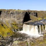 La cascada Axlafoss, con una caída de agua de unos 8 metros, en el río Hólmsá, está situada en las Tierras Altas (Highlands) islandesas al noreste del glaciar Mýrdalsjökull. (Autor: Antonio P. López)