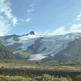 La lengua glaciar Falljökull bajando por la ladera suroeste del volcán Öræfajökull, en el Parque Nacional Skaftafell. A la izquierda se encuentra la cumbre del Hvannadalshnjúkur, el punto más elevado de Islandia con 2.109,60 metros de altitud. (Autor: Antonio P. López)