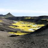 Al final de la interminable llanura de ceniza negra se encuentra el serpenteante río Bláfjallakvísl. (Autor: Antonio P. López)