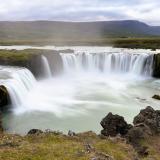 La lava que cubre el valle tiene una edad aproximada de 8.000 años y procede de las erupciones del Trölladyngja, uno de los volcanes en escudo mayores de Islandia, con una altura de 1.468 metros y cuya última erupción fue en 1961. (Autor: Antonio P. López)