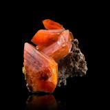 Wulfenite and QuartzM'Fouati, Distrito M'Fouati, Departamento Bouenza, República del Congo5 x 4.5 x 4.5 cm / main crystal: 3.8 cm (Author: MIM Museum)