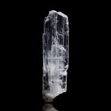 Bikitaíta<br />Mina Foote Lithium Co. (Mina Foote), Distrito Kings Mountain, Condado Cleveland, North Carolina, USA<br />1.5 x 0.5 x 4.5 cm / Cristal principal: 4.2 cm<br /> (Autor: Museo MIM)