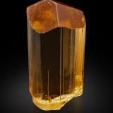 ScapoliteMina D-Block, Merelani, Montes Lelatema, Distrito Simanjiro, Región Manyara, Tanzania2.5 x 2 x 6 cm / main crystal: 5.7 cm (Author: MIM Museum)