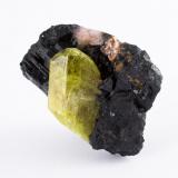 Chrysoberyl on Taramite and DiopsideTsitondroina, Distrito Ikalamavony, Región Haute Matsiatra, Madagascar3,5	x	4,0	x	4,0	cm (Author: MIM Museum)