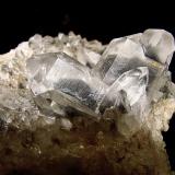 Quartz (Japan Law twin)Minas Wegner Quartz Crystal, Mount Ida, Condado Montgomery, Arkansas, USAspecimen is 6.5 cm, Largest quartz crystals are 2.5 cm (Author: Bob Harman)