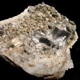 Quartz (Japan Law twin)Minas Wegner Quartz Crystal, Mount Ida, Condado Montgomery, Arkansas, USAspecimen is 6.5 cm, largest quartz crystals are 2.5 cm (Author: Bob Harman)