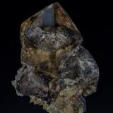 Quartz (variety smoky quartz), CalciteCantera Grant, Greely, Gloucester, Condado Carleton, Ontario, Canadá7.0 x 4.5 cm (Author: am mizunaka)