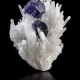 Fluorite on QuartzDongpo, Distrito Yizhang, Prefectura Chenzhou, Provincia Hunan, China21,0	x	15,0	x	10,5	cm (Author: MIM Museum)