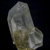 Quartz, EpidoteCisneros, Distrito Buenaventura, Departamento Valle del Cauca, Colombia8.7 x 5.0 cm (Author: am mizunaka)