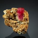 BerylConcesiones Ruby Violet, Montes Wah Wah, Condado Beaver, Utah, USA2.0 x 2.2 cm (Author: crosstimber)