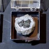 Millerite on QuartzCantera Wallace Stone Company, Bay Port Michigan, Pigeon, Condado Huron, Michigan, USA3 examples    1.8 cm - 2.4 cm (Author: Bob Harman)