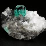 Beryl (variety emerald), Calcite, Pyrite, QuartzMuzo (distrito minero), Cinturón Esmeraldífero Occidental, Departamento Boyacá, Colombia32x21x20mm, xls=7mm (main) &amp; 17mm (Author: Fiebre Verde)