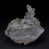 Quartz, CalciteIsla de Serifos, Islas Cícladas, Prefectura de las Cícladas, Egeo meridional, Grecia6.0 x 5.6 cm (Author: am mizunaka)