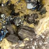 Hematite, Aegirine, EnstatiteSummit Rock, Condado Klamath, Oregon, USAFOV = 2.7 mm (Author: Doug)