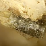 Gadolinite-(Y)Washington Pass, Batolito Golden Horn, Condado Okanogan, Washington, USAFOV = 2.0 mm (Author: Doug)