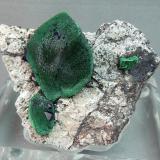Malachite after AzuriteMina New Cornelia, Ajo, Montes Little Ajo, Distrito Ajo, Condado Pima, Arizona, USA5.3cm x 4.5cm (Author: rweaver)