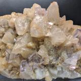 Fluorita, Calcita<br />Cantera Llamas, filón Obdulia, zona Minera Caravia, Las Cabañas, Duyos, Caravia, Comarca Oriente, Principado de Asturias (Asturias), España<br />20cm de dimensión mayor, cristales hasta 3.5cm de arista<br /> (Autor: Raul Vancouver)