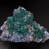 Dioptase, Quartz, PlancheiteCantera Sanda, Mindouli, Distrito Mindouli, Departamento Pool, República del Congo13.3 x 9.4 cm (Author: am mizunaka)