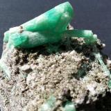 Beryl (variety emerald)Mina Dayakou, Mengdong, Malipo, Prefectura autónoma Wenshan Zhuang y Miao, Provincia Yunnan, China8 x 7 cm (Author: Volkmar Stingl)