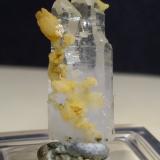 Quartz (variety scepter), CalciteCampiglia Marittima, Campigliese, Provincia Livorno, Toscana, Italia20 x 7 mm (Author: Sante Celiberti)