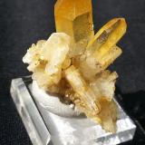 Quartz, AlbiteValle Navis, Distrito Innsbruck-Land, Tirol Norte, Tirol, Austria2 x 2 cm (Author: Volkmar Stingl)