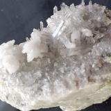 Quartz, CalciteTúnel Baimashan (obras), Qianbaxia, Wuyishan, Prefectura Nanping, Provincia Fujian, China6 x 4 cm (Author: Volkmar Stingl)