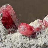 Beryl (variety Red Beryl)Montes Wah Wah, Beaver County, Utah, USA3,5 x 3 cm (Author: Volkmar Stingl)