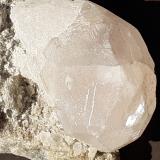 Beryl (variety morganite)Pegmatita Dara-i-Pech, Distrito Chapa Dara, Provincia Kunar (Konar), Afganistán7 x 3,5 cm (Author: Volkmar Stingl)