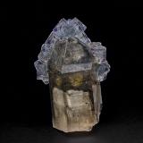 Quartz (variety smoky quartz), FluoriteKara-Oba, Desierto Betpak-Dala (Bet-Pak-Dala), Región Karaganda, Kazajstán6.7 x 4.3 cm (Author: am mizunaka)