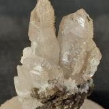 Quartz, Calcite, NatroliteCantera Capurru, Osilo, Provincia Sassari, Cerdeña/Sardegna, Italia3 x 2,5 cm (Author: Volkmar Stingl)