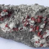 Cinnabar, CalciteMina Le Solforate, Monte Amiata, Piancastagnaio, Provincia Siena, Toscana, Italia4 x 2,5 cm (Author: Volkmar Stingl)