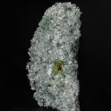 Fluorapatite, Pyrite, QuartzMina Huanzala, Distrito Huallanca, Provincia Dos de Mayo, Departamento Huánuco, Perú8.0 x 4.5 cm (Author: am mizunaka)