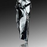 Hematites<br />Nador, Provincia Nador, Región Oriental, Marruecos<br />3.5 x 2 x 9.5 cm / cristal principal: 3.3 cm<br /> (Autor: Museo MIM)