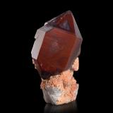 Quartz (variety hematoide)Granja Girtis 109, Orange River, Distrito Karasburg, Region &#449;Karas, Namibia5 x 4.5 x 7.5 cm / main crystal: 6.2 cm (Author: MIM Museum)