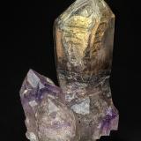 Quartz (variety smoky quartz), Quartz (variety amethyst)Montes Goboboseb, Zona Brandberg, Región Erongo, Namibia8.5 x 4.7 cm (Author: am mizunaka)